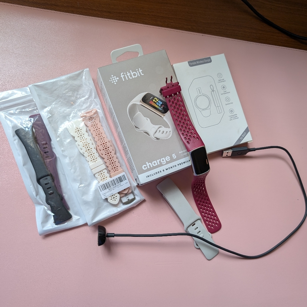 FitBit Charge 5, EUC, extras